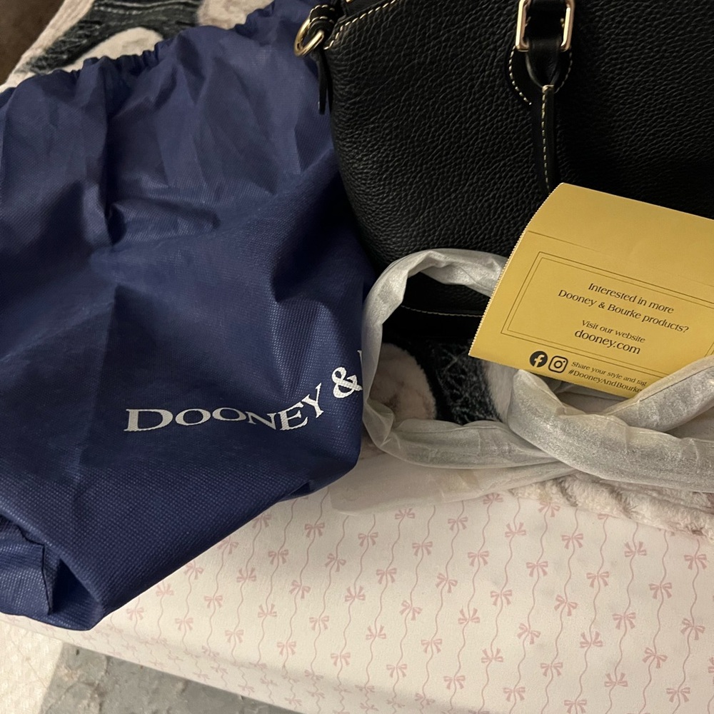 Dooney & Bourke large satchel Black/Black EUC - Picture 2 of 10
